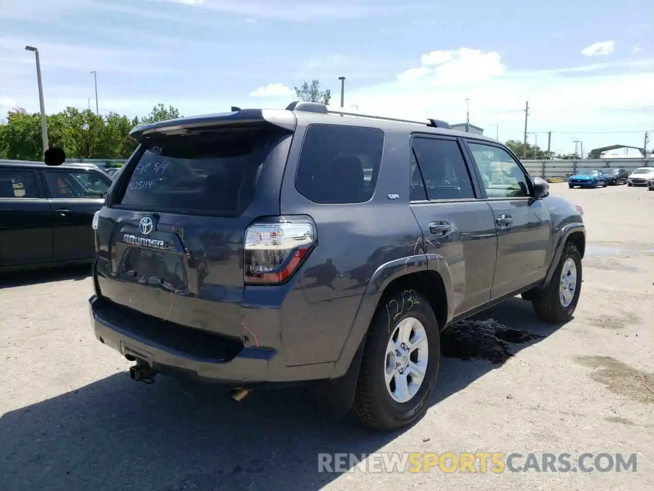 4 Photograph of a damaged car JTEEU5JR7N5264908 TOYOTA 4RUNNER 2022