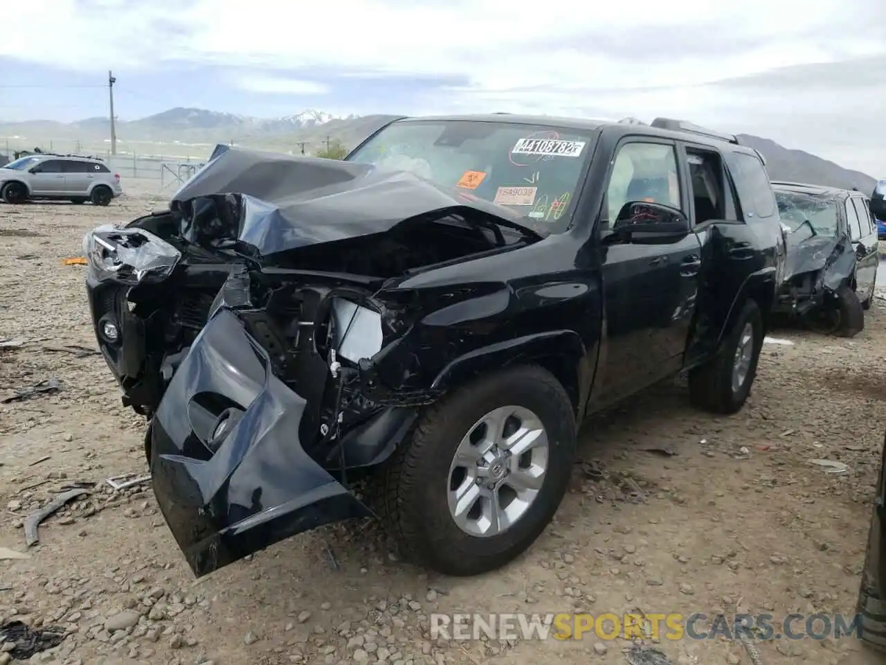 2 Photograph of a damaged car JTEEU5JR9N5259323 TOYOTA 4RUNNER 2022