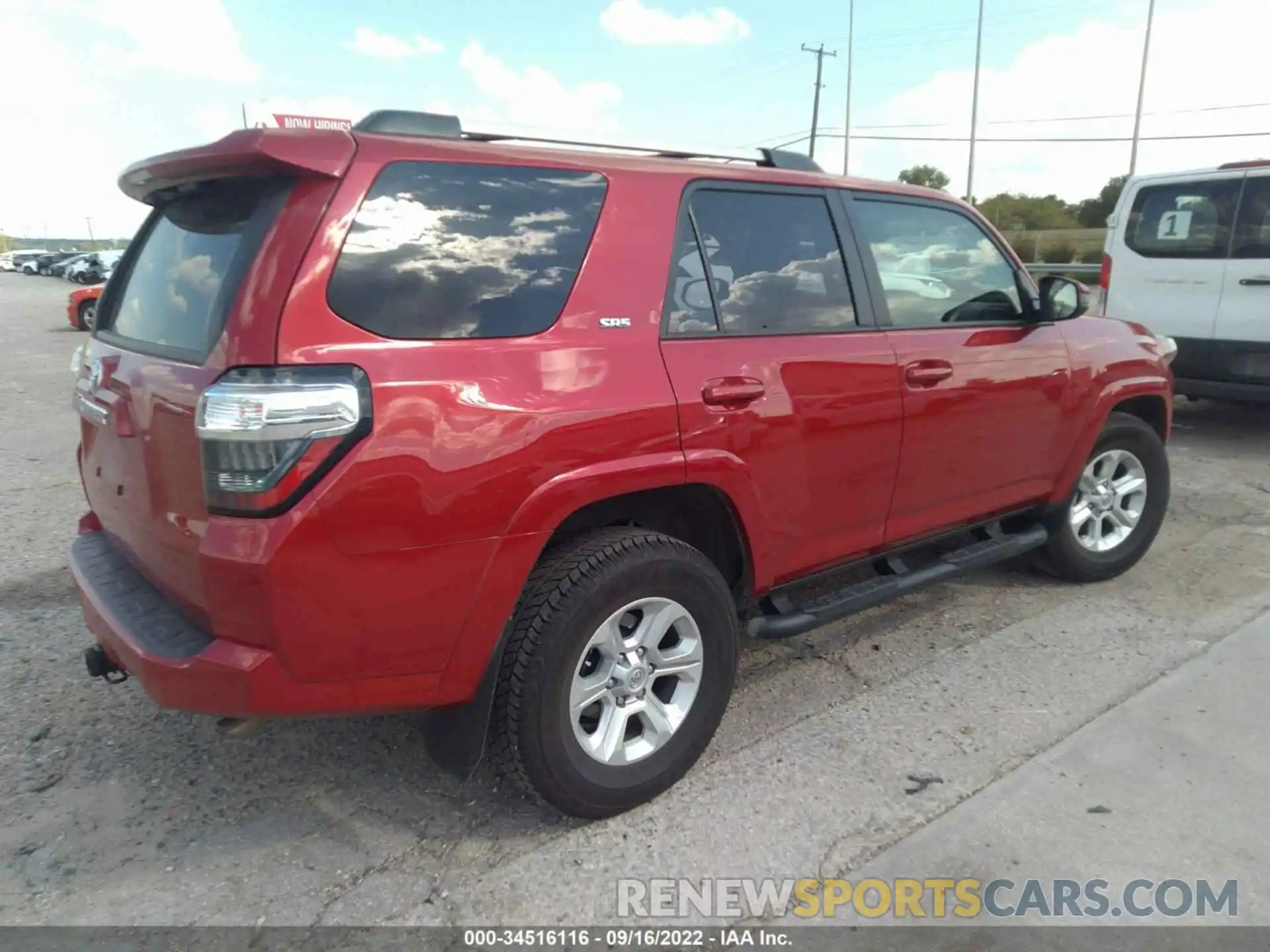 4 Photograph of a damaged car JTEEU5JR9N5263923 TOYOTA 4RUNNER 2022