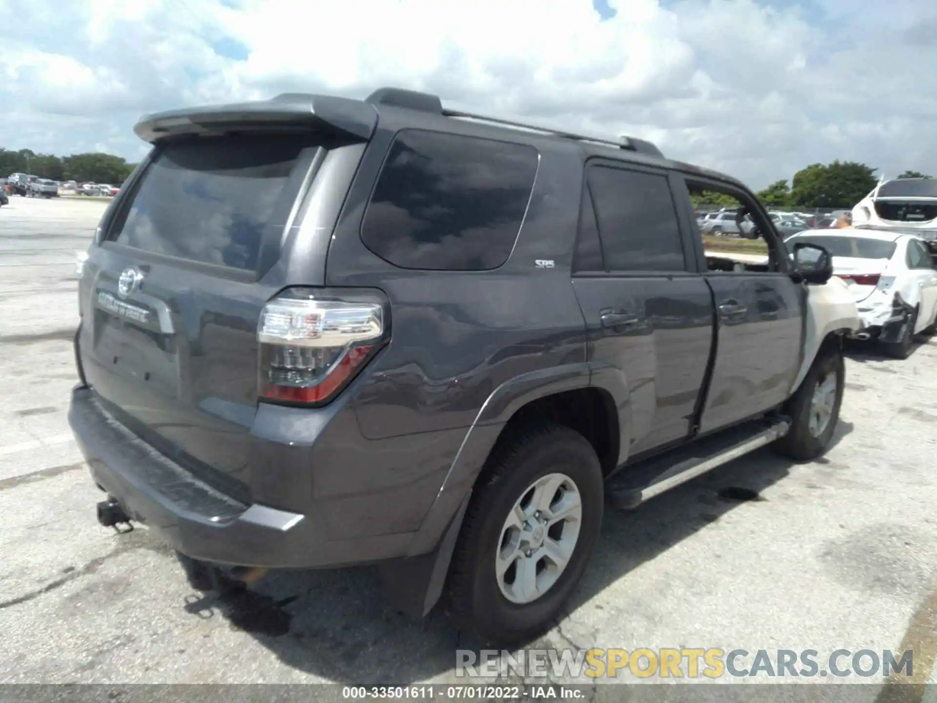 4 Photograph of a damaged car JTEEU5JRXN5258875 TOYOTA 4RUNNER 2022