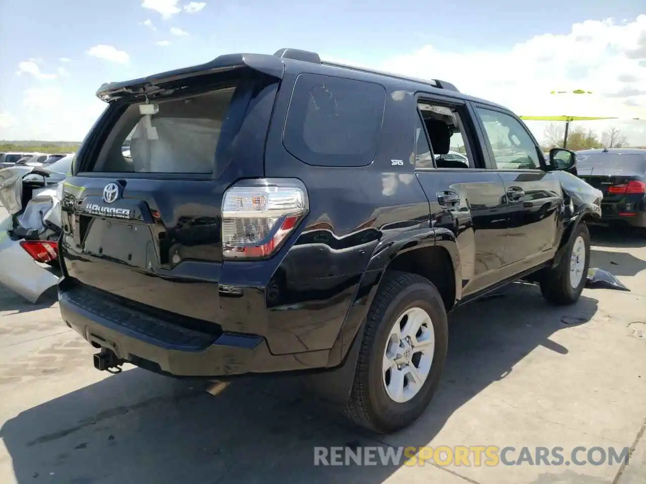 4 Photograph of a damaged car JTEEU5JRXN5260304 TOYOTA 4RUNNER 2022