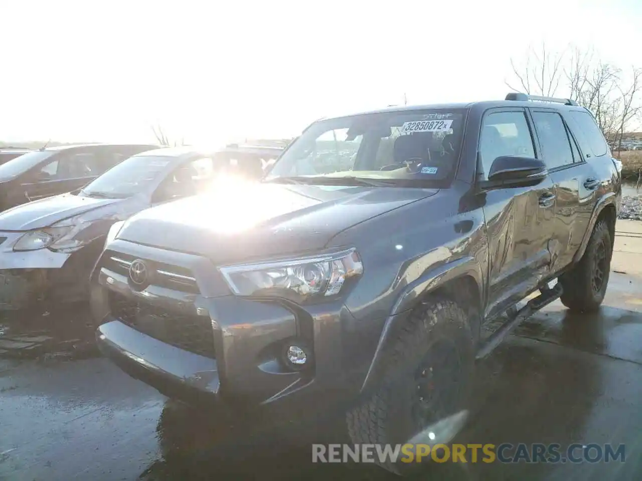 2 Photograph of a damaged car JTEFU5JR0N5253270 TOYOTA 4RUNNER 2022