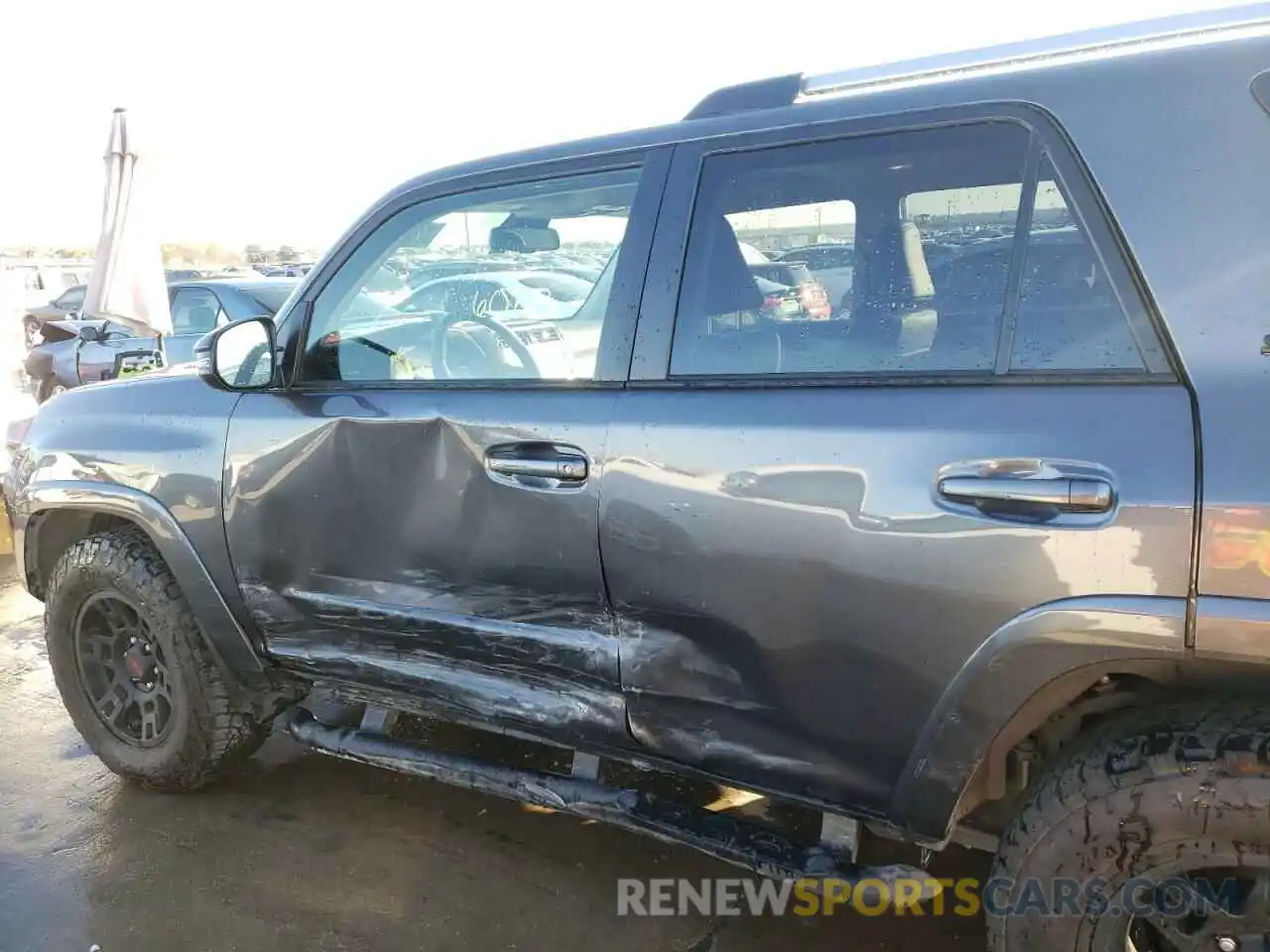 9 Photograph of a damaged car JTEFU5JR0N5253270 TOYOTA 4RUNNER 2022