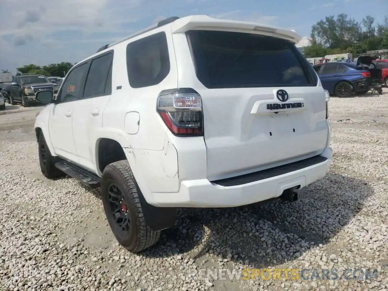 3 Photograph of a damaged car JTEFU5JR0N5255729 TOYOTA 4RUNNER 2022