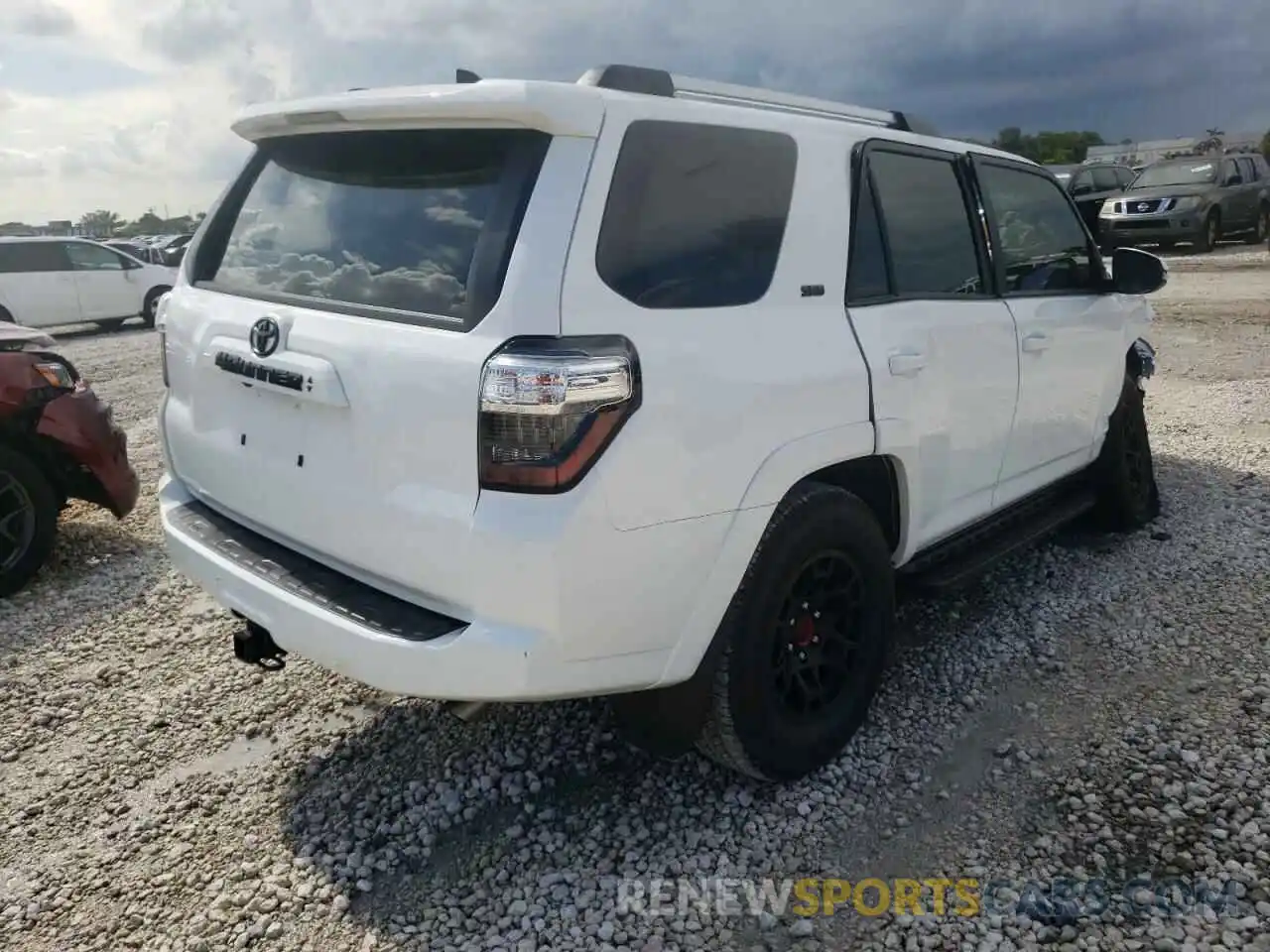 4 Photograph of a damaged car JTEFU5JR0N5255729 TOYOTA 4RUNNER 2022