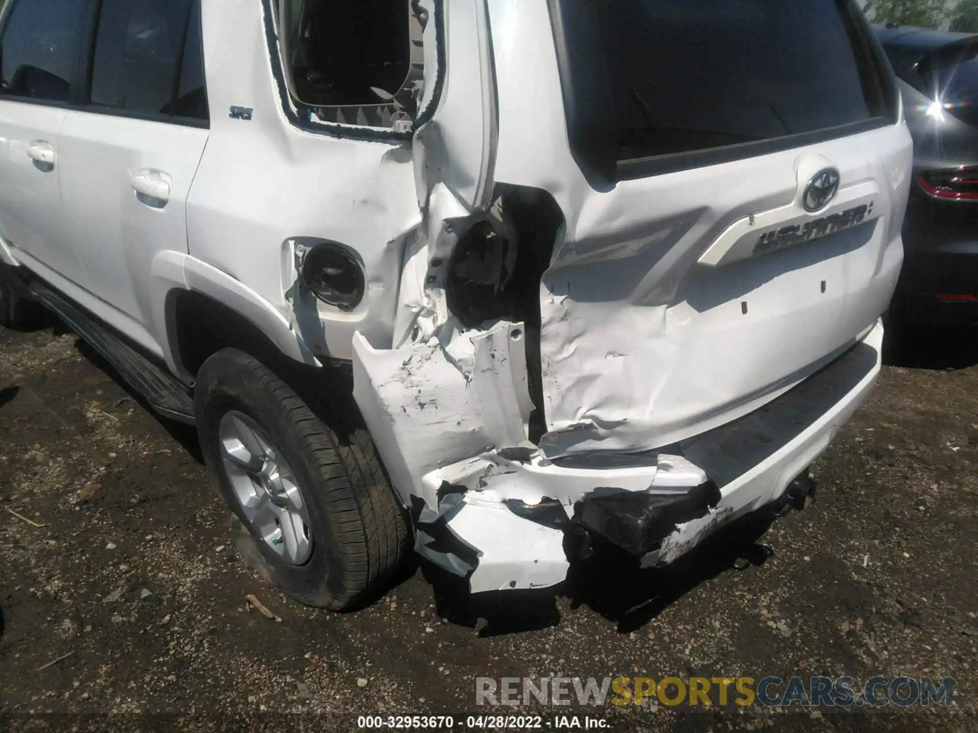 6 Photograph of a damaged car JTEFU5JR1N5255318 TOYOTA 4RUNNER 2022