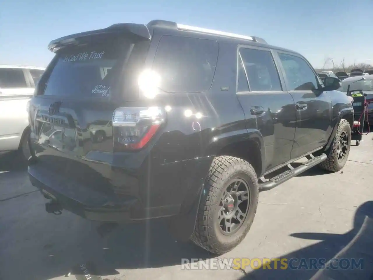 4 Photograph of a damaged car JTEFU5JR2N5253450 TOYOTA 4RUNNER 2022