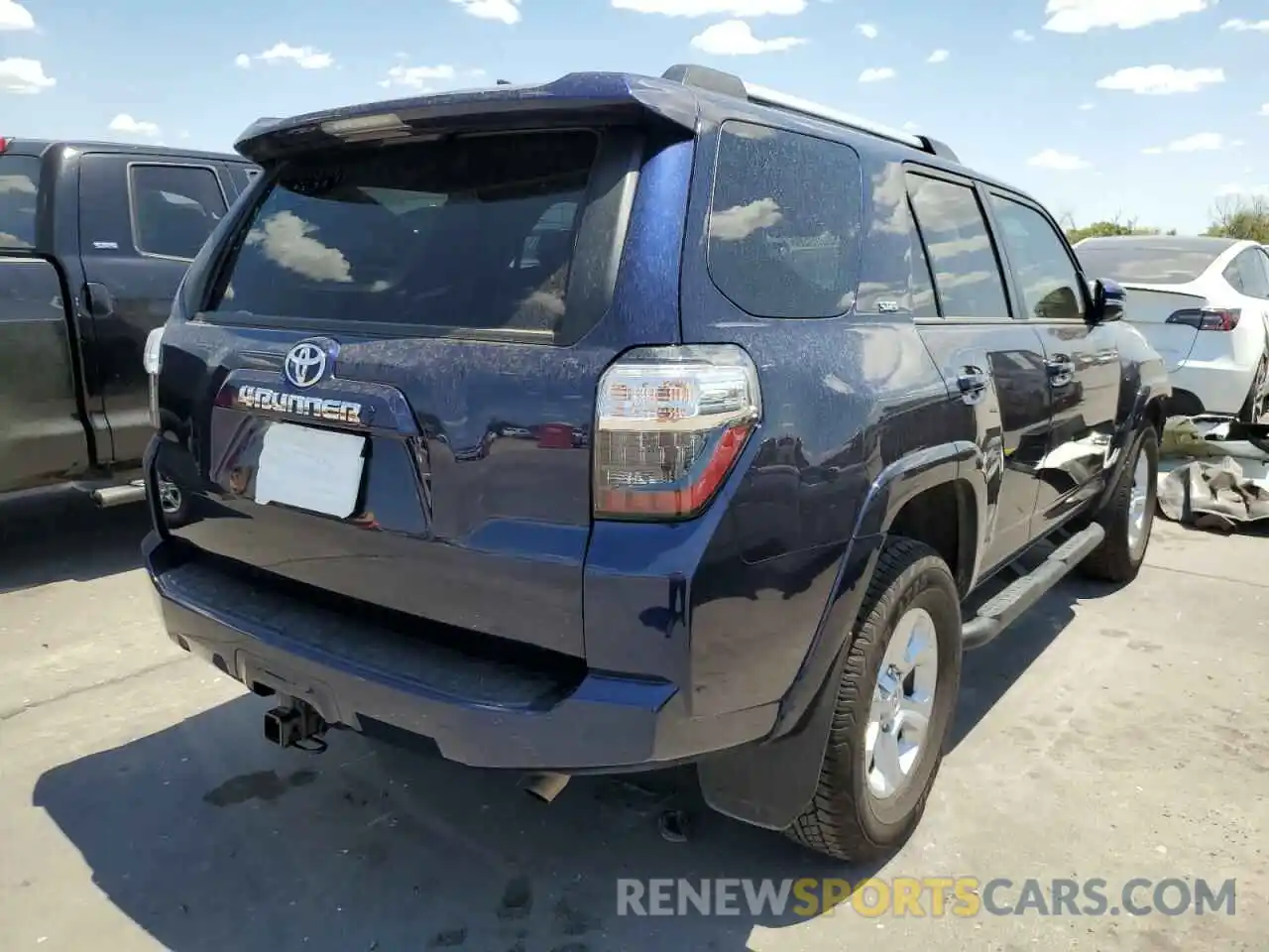 4 Photograph of a damaged car JTEFU5JR2N5264559 TOYOTA 4RUNNER 2022