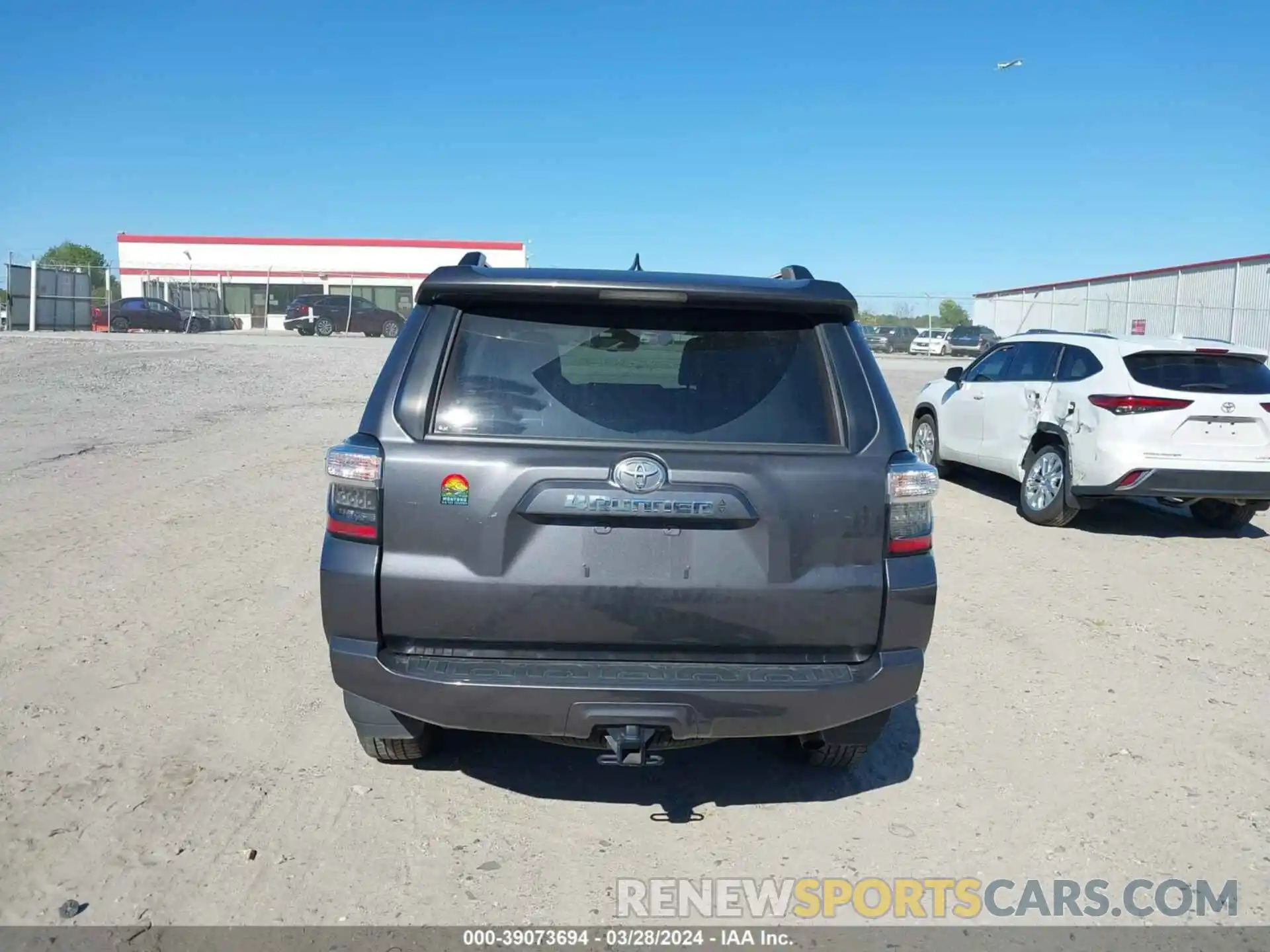 16 Photograph of a damaged car JTEFU5JR3N5268362 TOYOTA 4RUNNER 2022