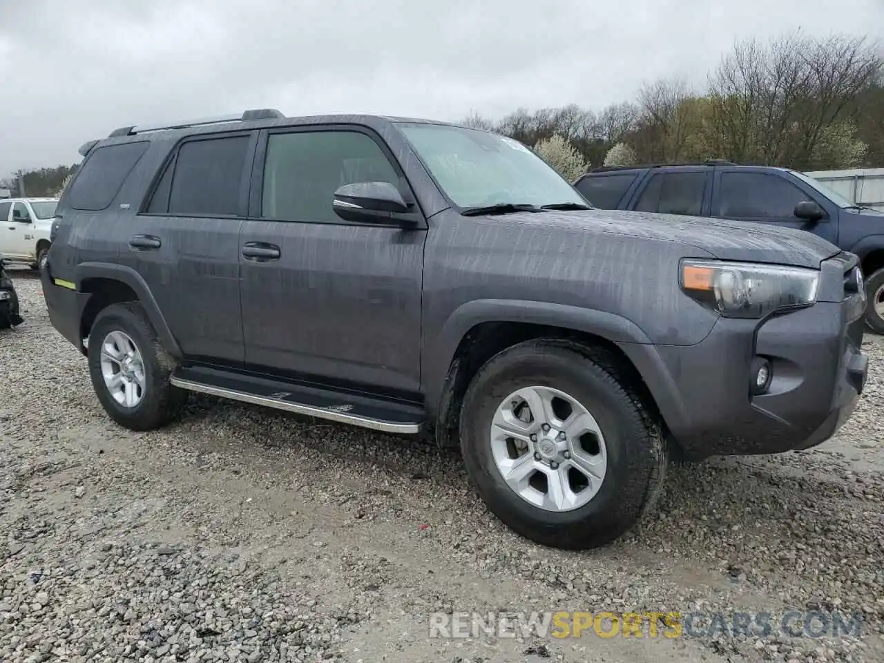 4 Photograph of a damaged car JTEFU5JR6N5269442 TOYOTA 4RUNNER 2022