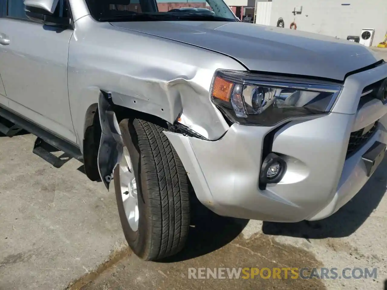 10 Photograph of a damaged car JTEFU5JR7N5254304 TOYOTA 4RUNNER 2022