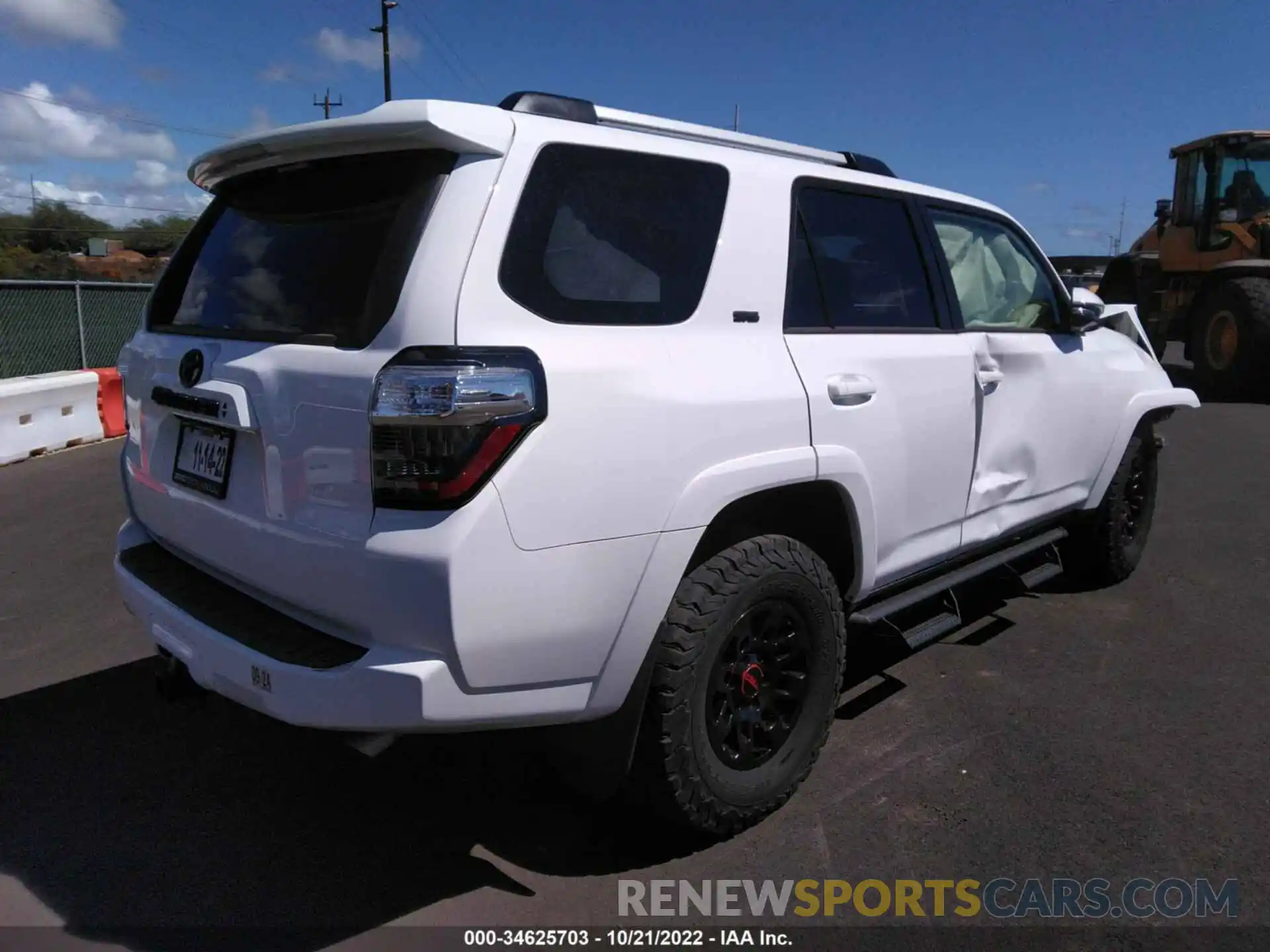 4 Photograph of a damaged car JTEFU5JR7N5277341 TOYOTA 4RUNNER 2022