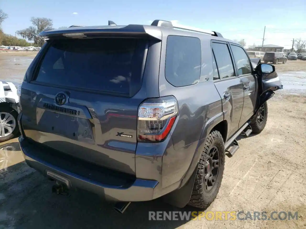 4 Photograph of a damaged car JTEFU5JR9N5259486 TOYOTA 4RUNNER 2022