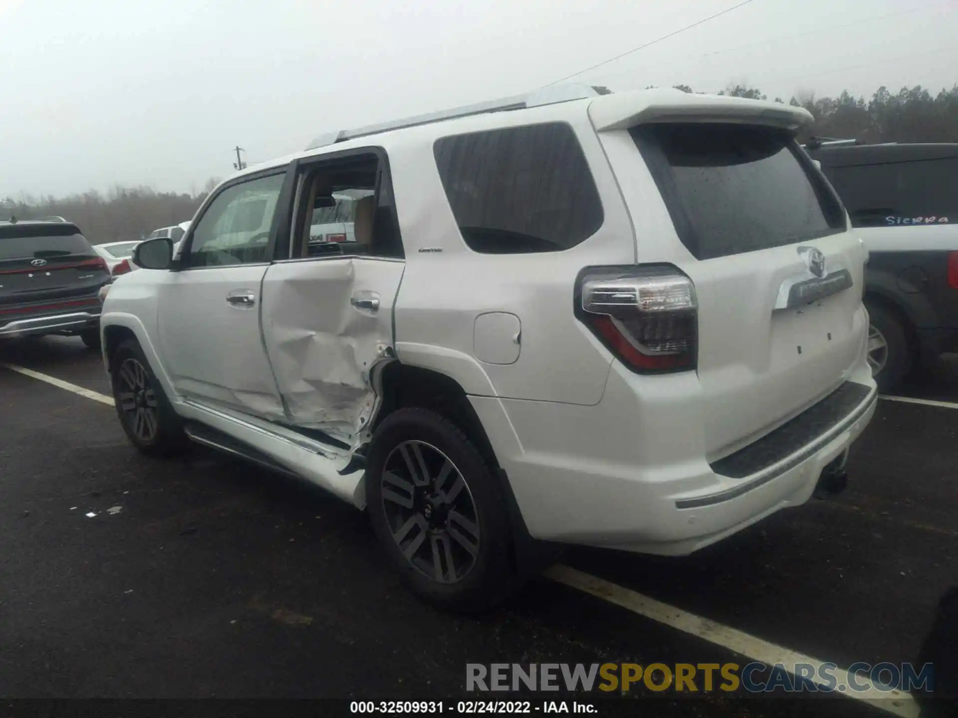 3 Photograph of a damaged car JTEKU5JR0N6014097 TOYOTA 4RUNNER 2022