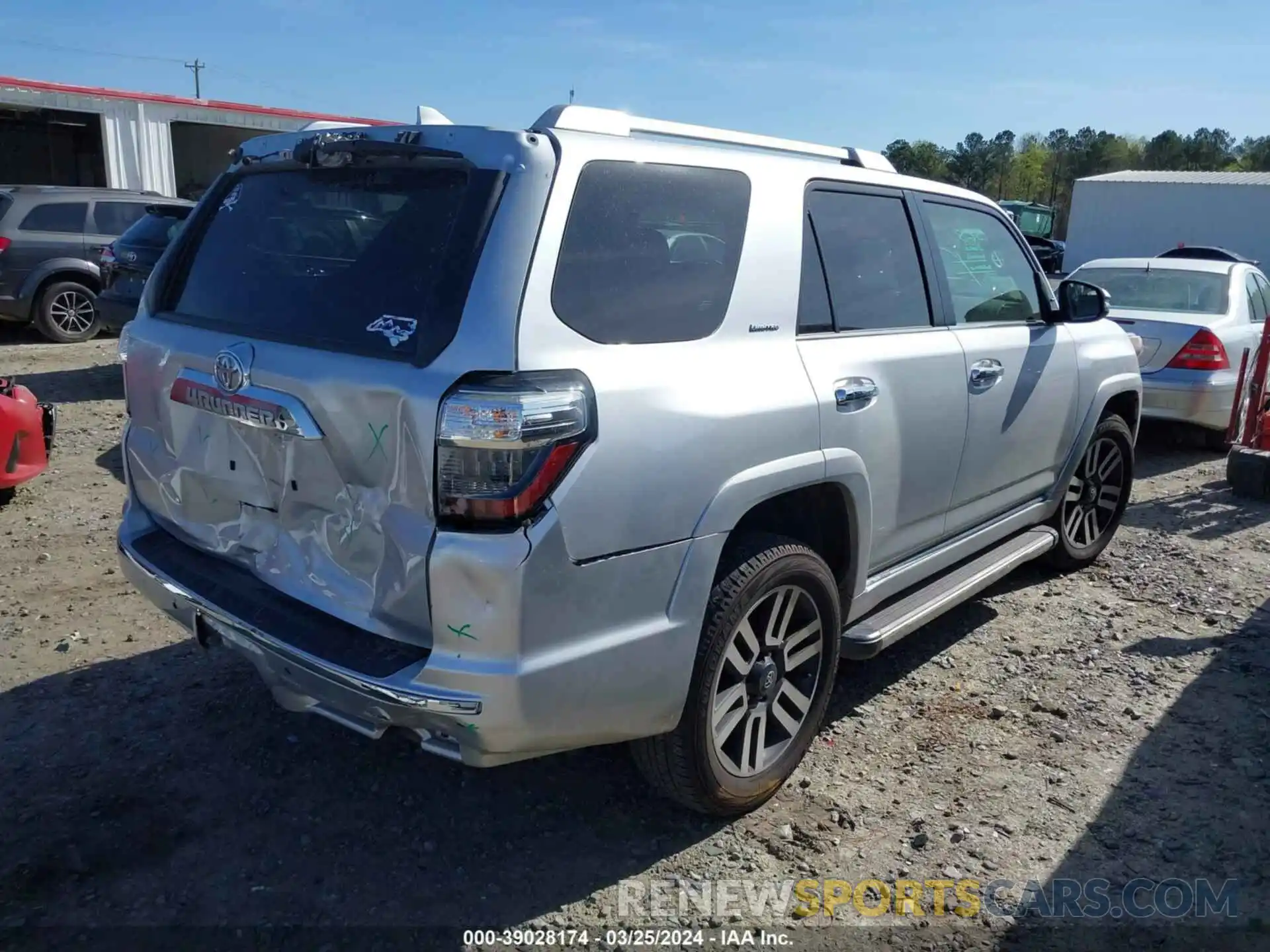 4 Photograph of a damaged car JTEKU5JR0N6037346 TOYOTA 4RUNNER 2022