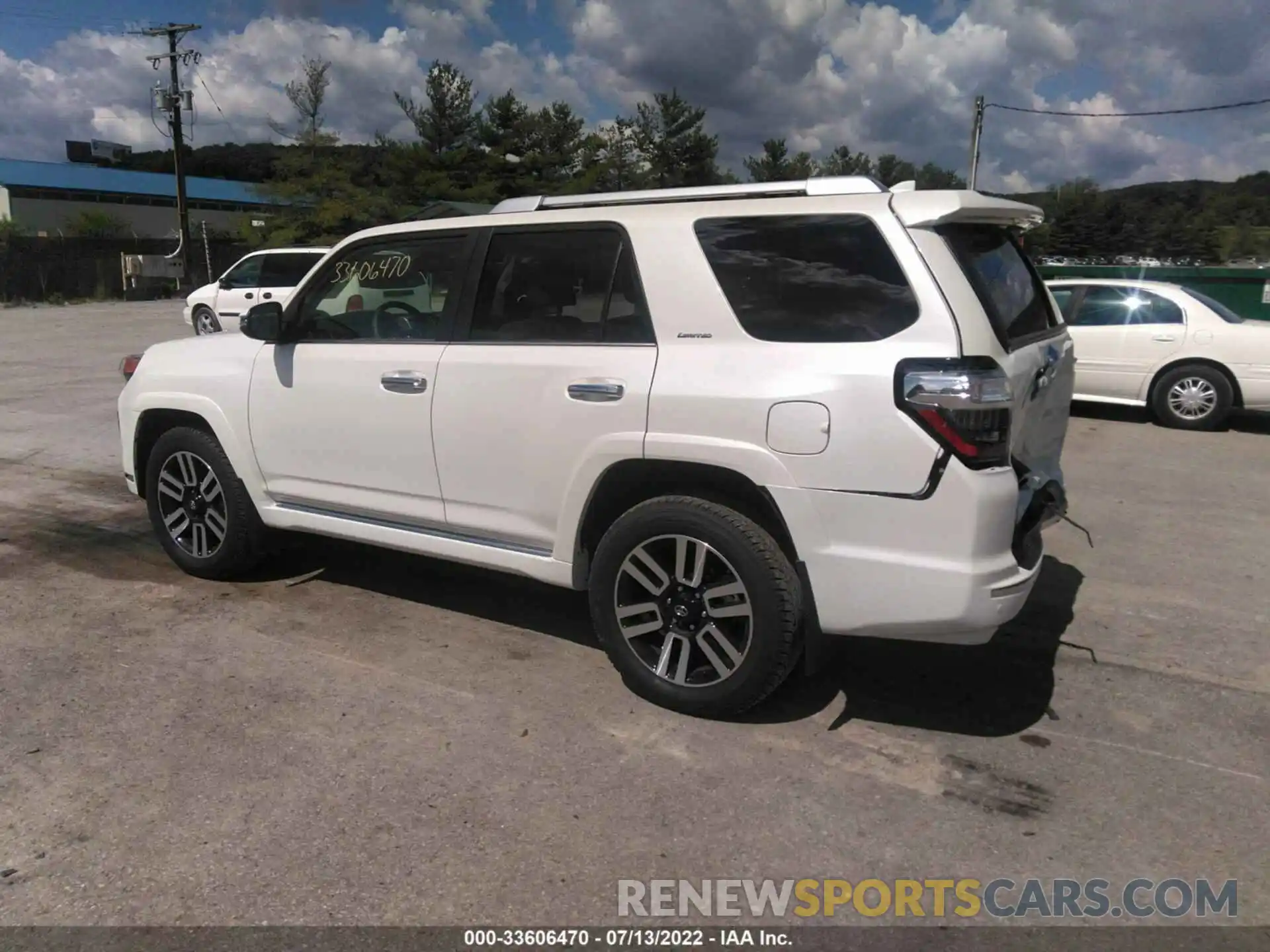 3 Photograph of a damaged car JTEKU5JR0N6048489 TOYOTA 4RUNNER 2022