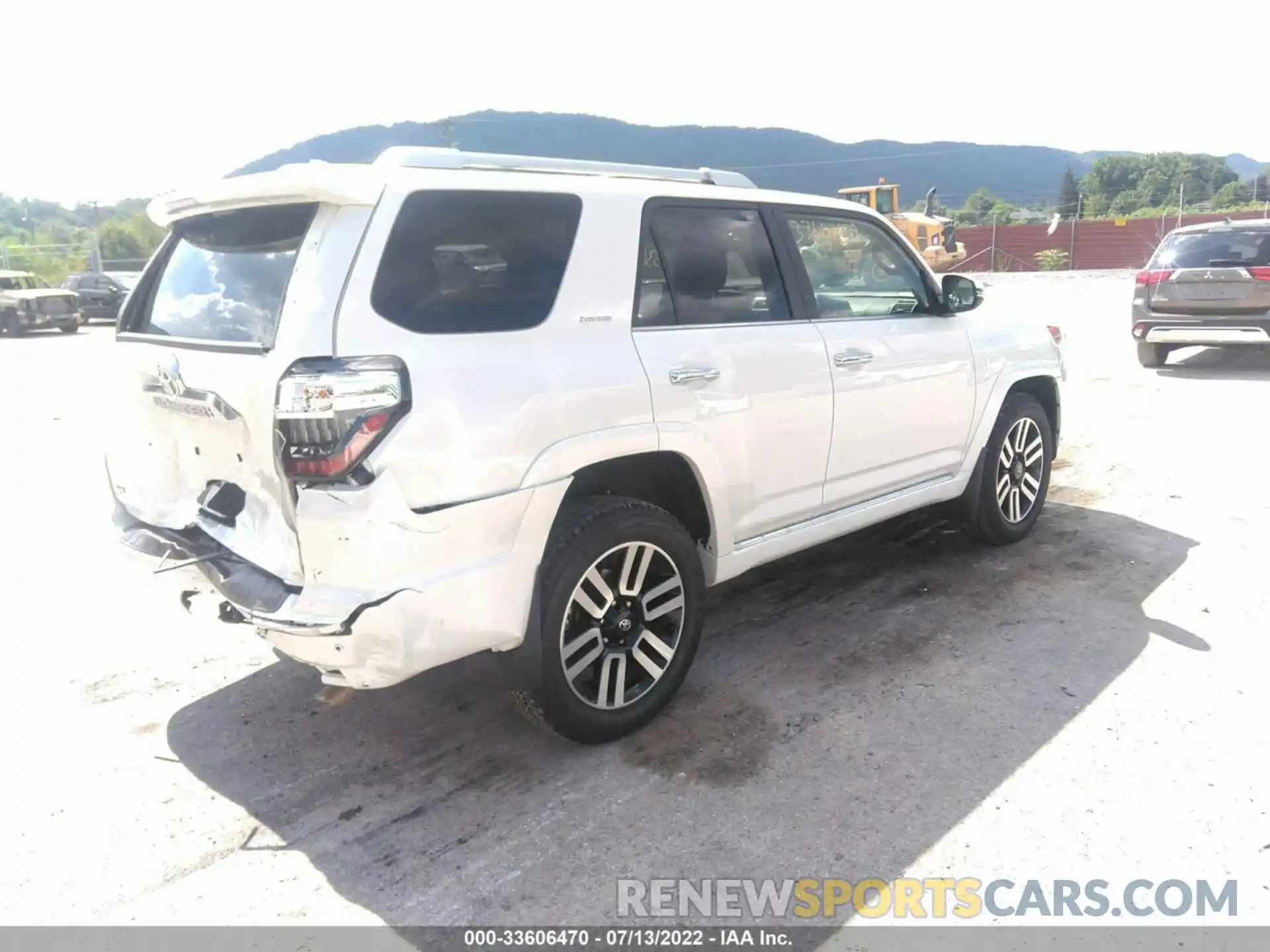 4 Photograph of a damaged car JTEKU5JR0N6048489 TOYOTA 4RUNNER 2022