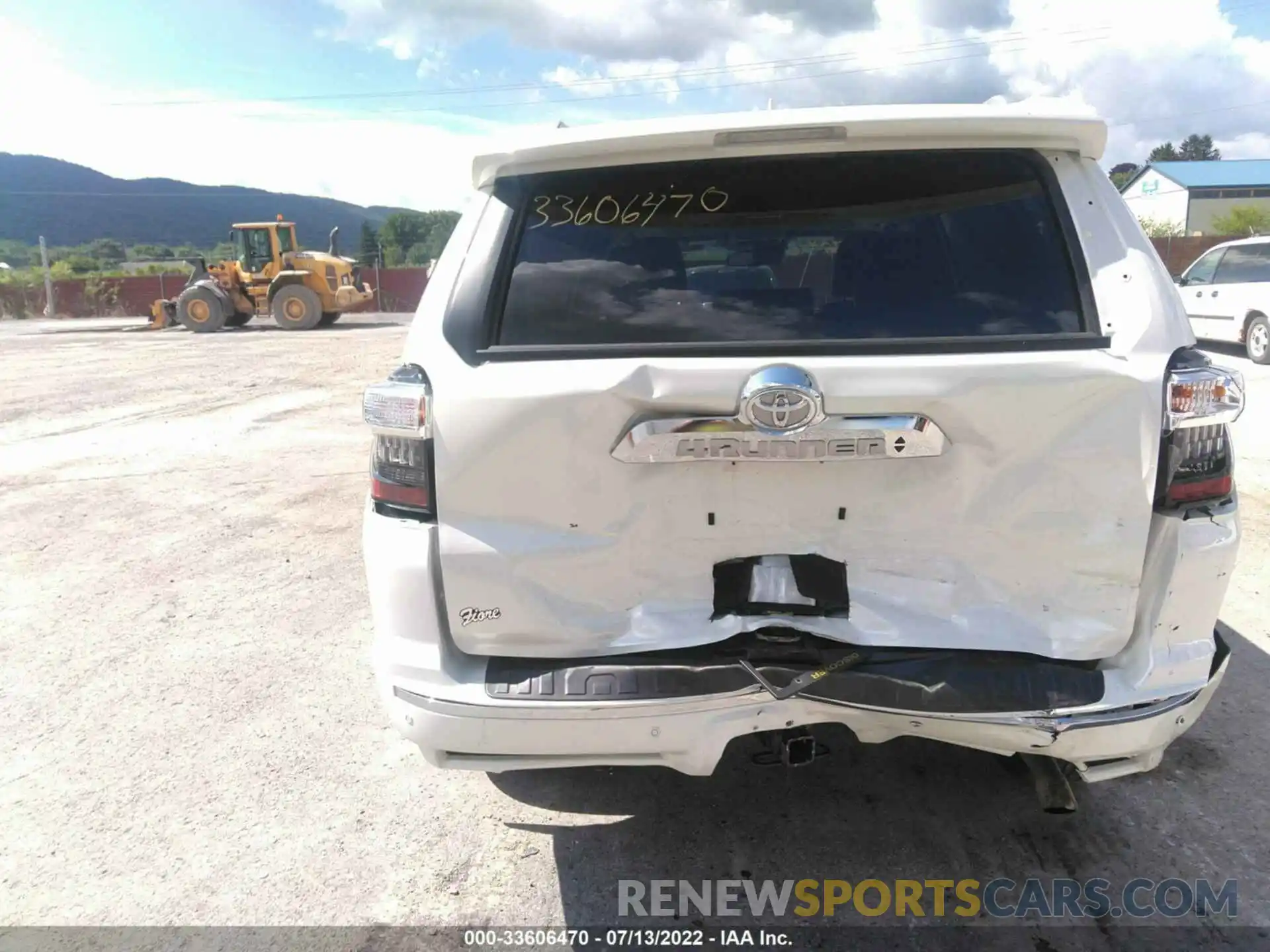 6 Photograph of a damaged car JTEKU5JR0N6048489 TOYOTA 4RUNNER 2022