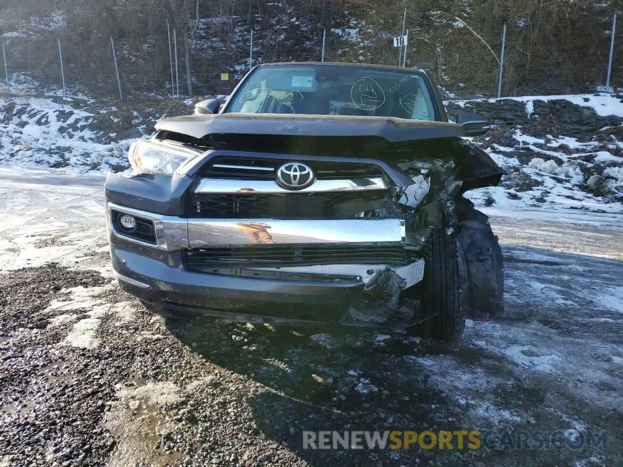 9 Photograph of a damaged car JTEKU5JR2N5976262 TOYOTA 4RUNNER 2022