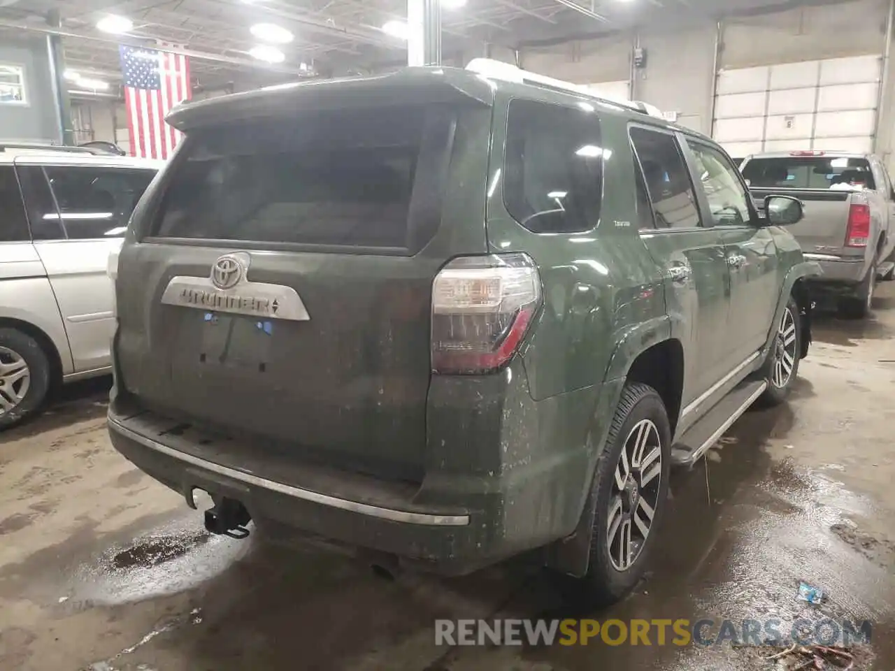 4 Photograph of a damaged car JTEKU5JR2N5989500 TOYOTA 4RUNNER 2022