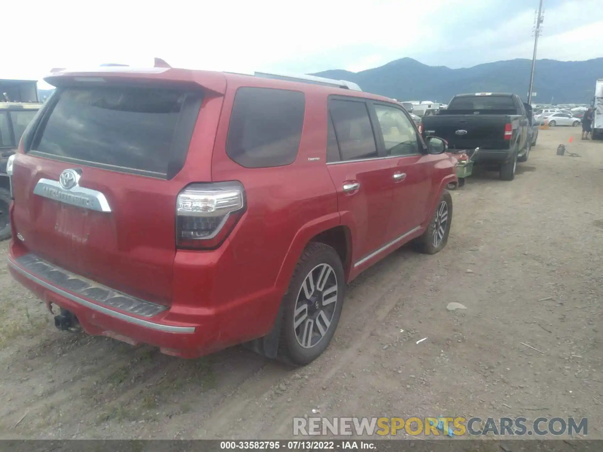 4 Photograph of a damaged car JTEKU5JR3N5983009 TOYOTA 4RUNNER 2022