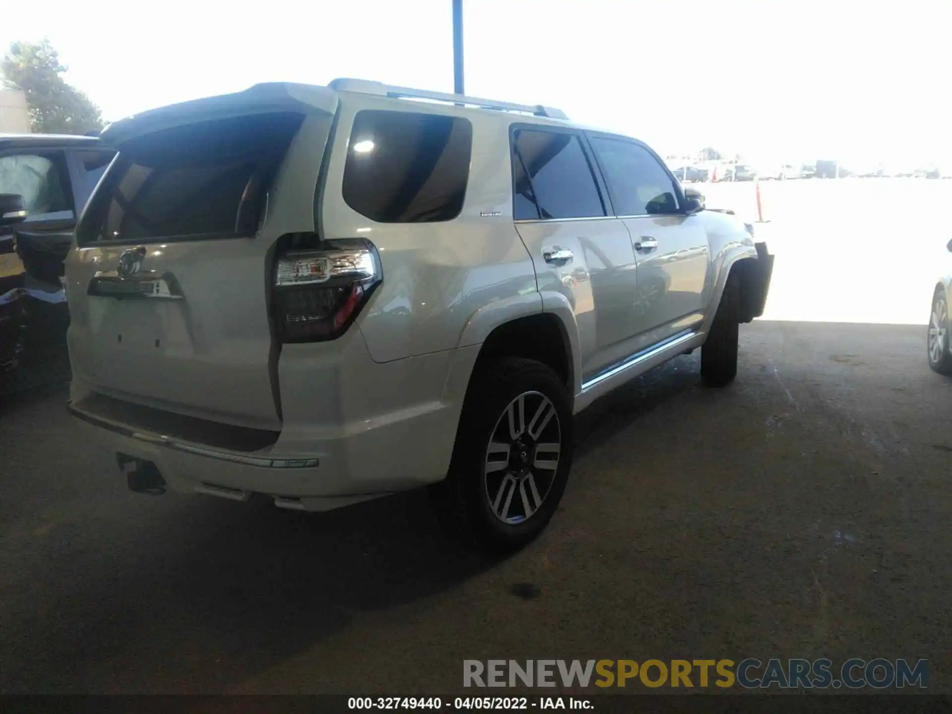 4 Photograph of a damaged car JTEKU5JR5N6002298 TOYOTA 4RUNNER 2022