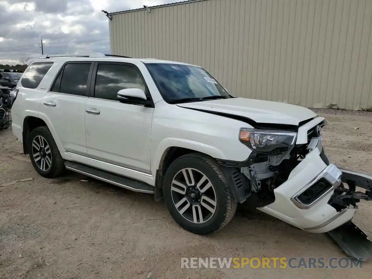 4 Photograph of a damaged car JTEKU5JR6N6019515 TOYOTA 4RUNNER 2022