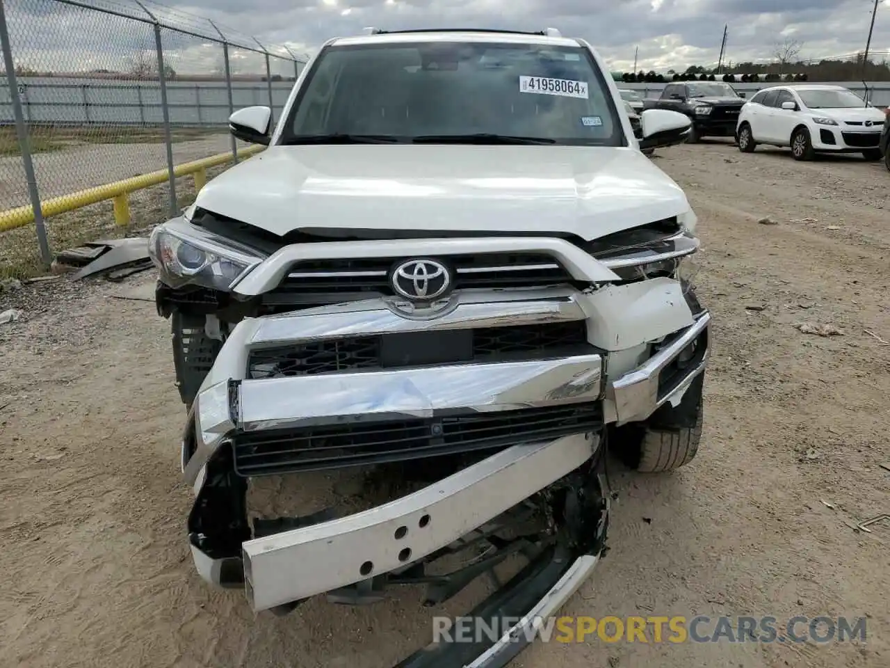 5 Photograph of a damaged car JTEKU5JR6N6019515 TOYOTA 4RUNNER 2022