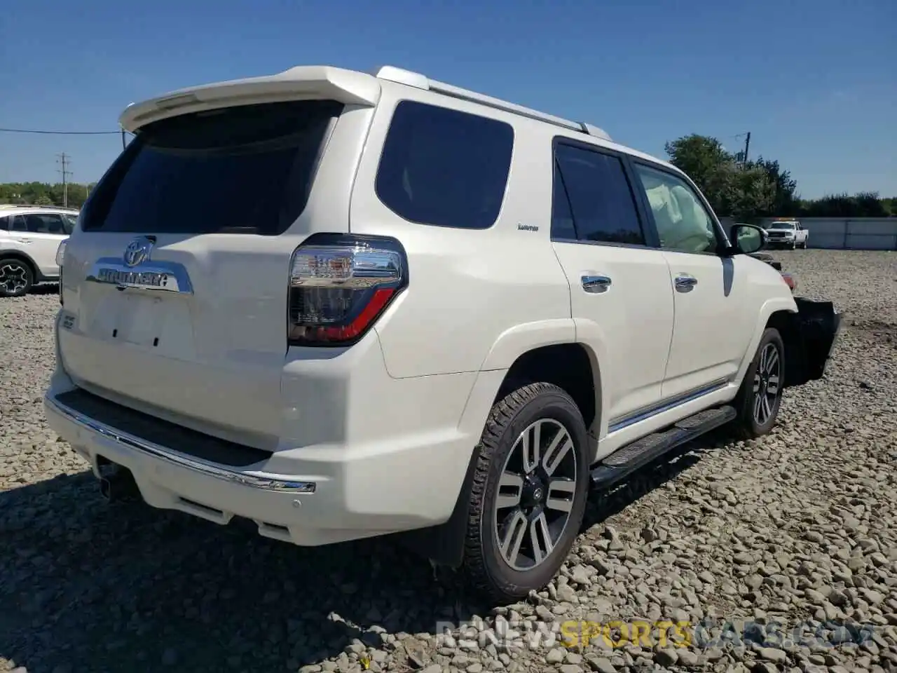 4 Photograph of a damaged car JTEKU5JR6N6034712 TOYOTA 4RUNNER 2022