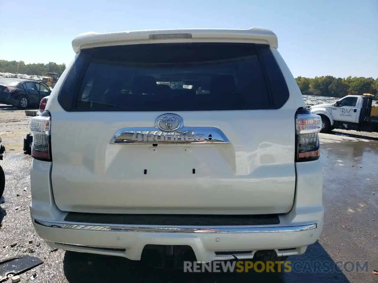 9 Photograph of a damaged car JTEKU5JR7N6011360 TOYOTA 4RUNNER 2022