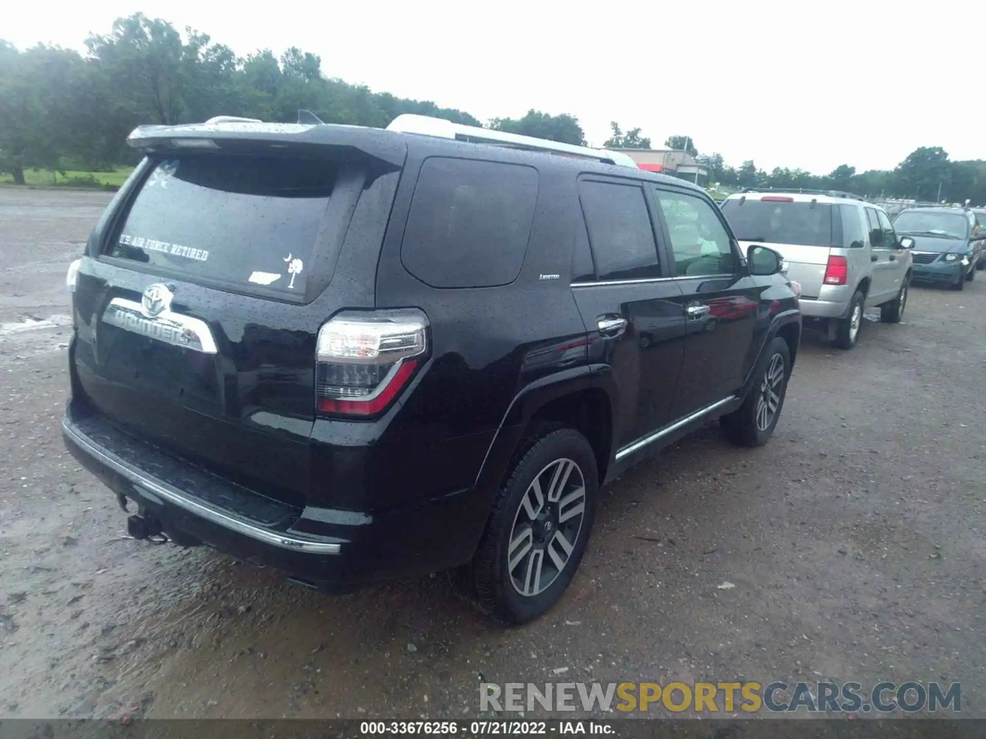 4 Photograph of a damaged car JTEKU5JR8N5987878 TOYOTA 4RUNNER 2022