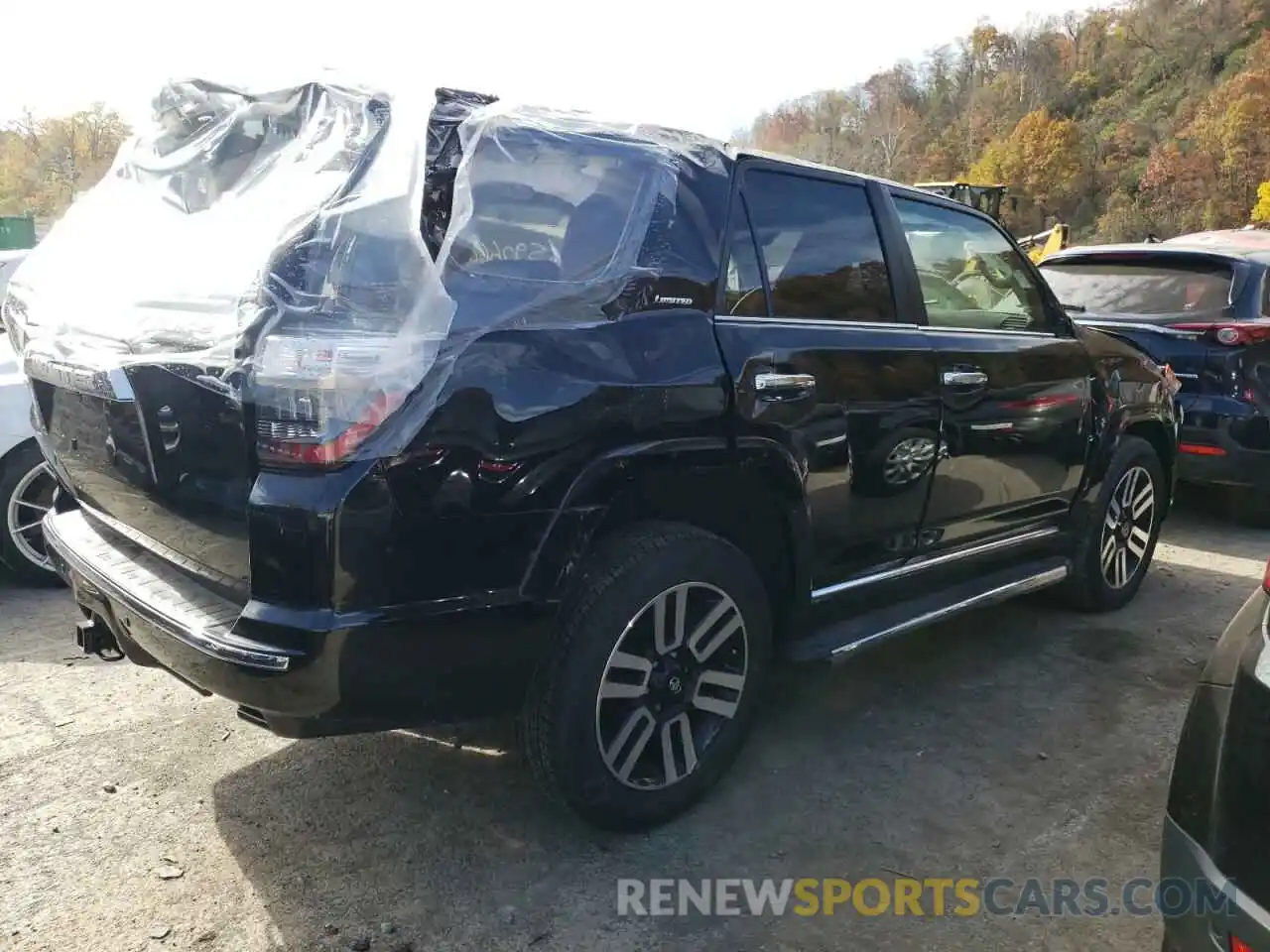 4 Photograph of a damaged car JTEKU5JR8N6037577 TOYOTA 4RUNNER 2022