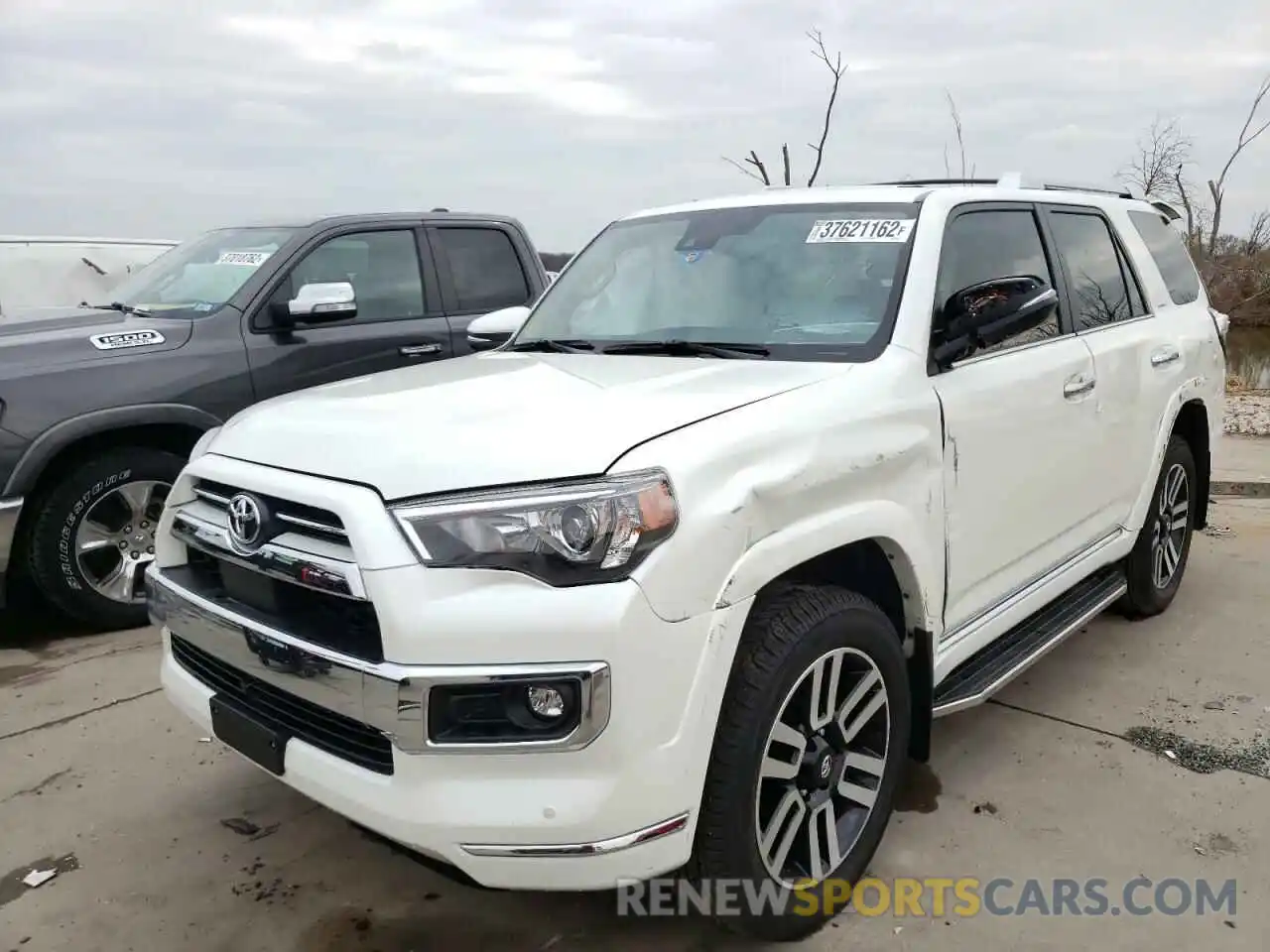 2 Photograph of a damaged car JTEKU5JR9N6016771 TOYOTA 4RUNNER 2022