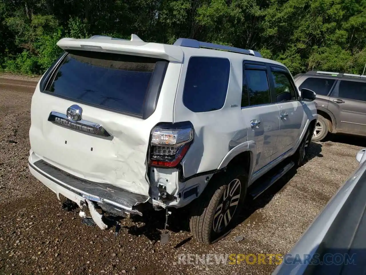 4 Photograph of a damaged car JTEKU5JR9N6018049 TOYOTA 4RUNNER 2022