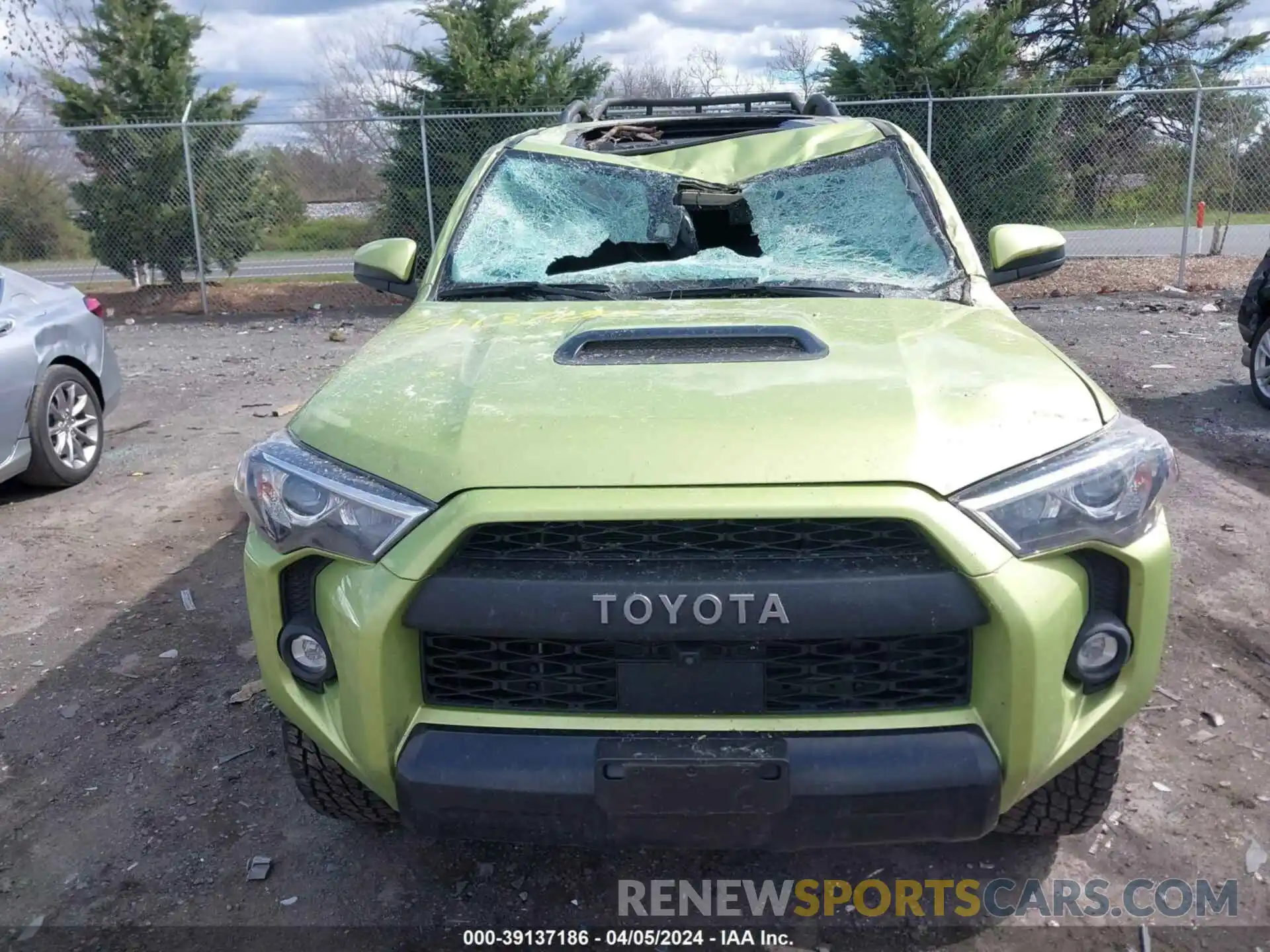 12 Photograph of a damaged car JTELU5JR2N6066268 TOYOTA 4RUNNER 2022