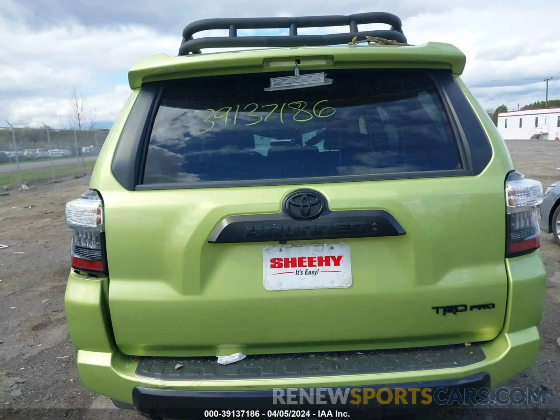 16 Photograph of a damaged car JTELU5JR2N6066268 TOYOTA 4RUNNER 2022