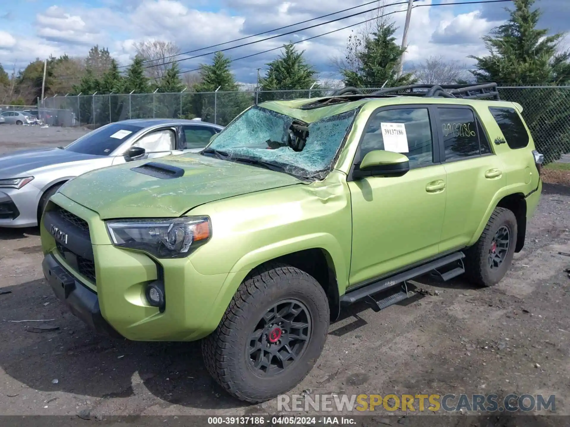 2 Photograph of a damaged car JTELU5JR2N6066268 TOYOTA 4RUNNER 2022