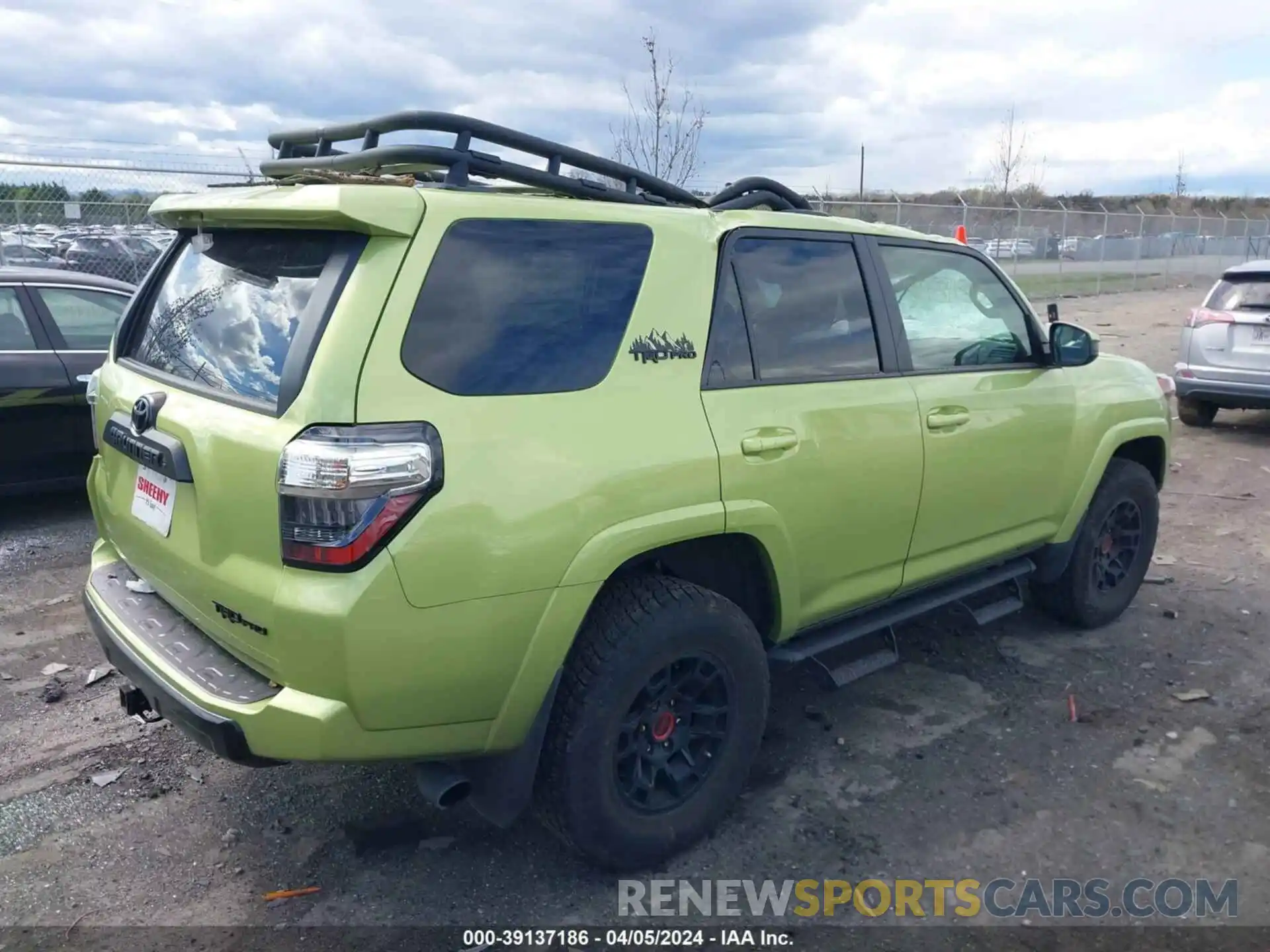 4 Photograph of a damaged car JTELU5JR2N6066268 TOYOTA 4RUNNER 2022