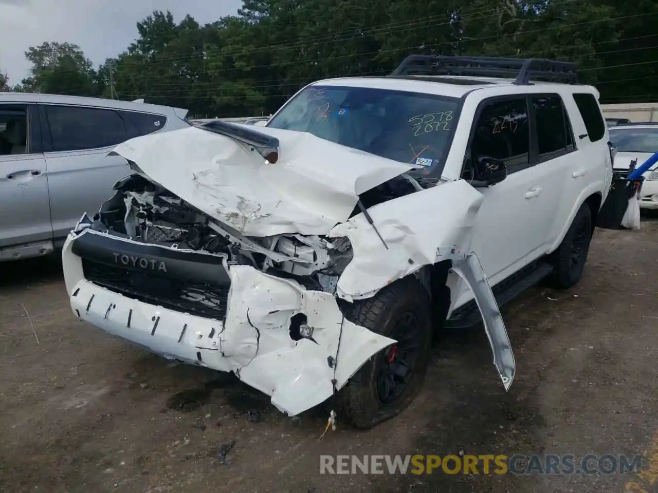 2 Photograph of a damaged car JTELU5JR3N6063380 TOYOTA 4RUNNER 2022