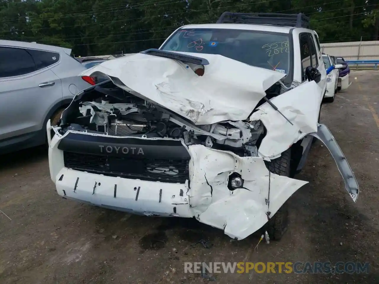 9 Photograph of a damaged car JTELU5JR3N6063380 TOYOTA 4RUNNER 2022