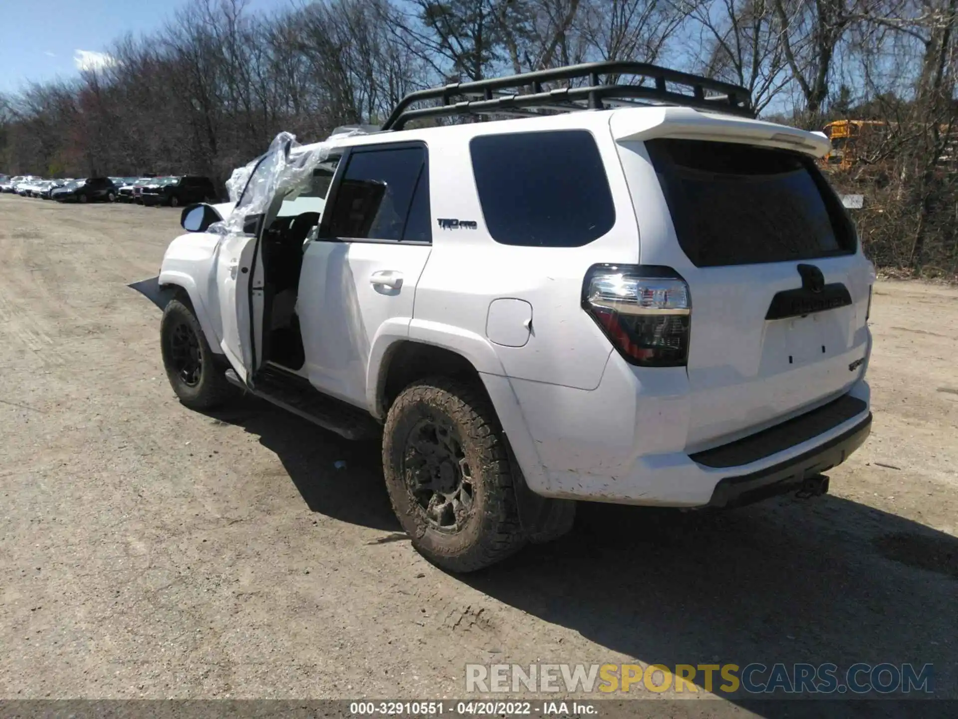 3 Photograph of a damaged car JTELU5JR5N5981444 TOYOTA 4RUNNER 2022