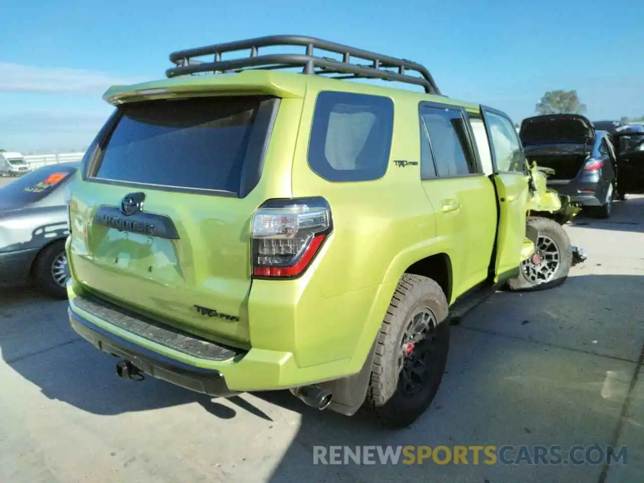 4 Photograph of a damaged car JTELU5JR8N6030360 TOYOTA 4RUNNER 2022