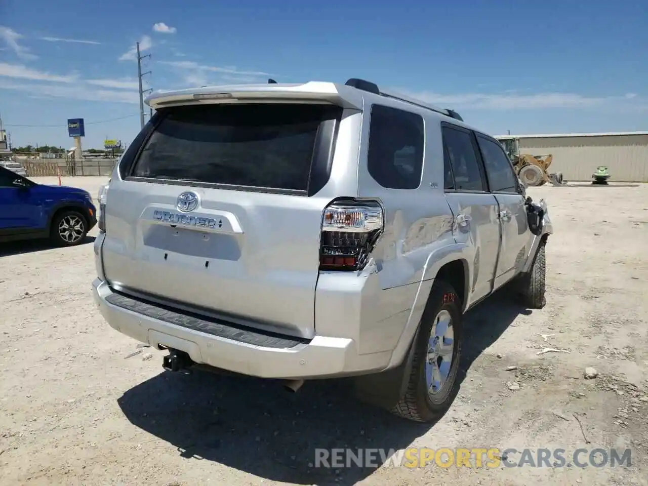 4 Photograph of a damaged car JTEMU5JR1N5972910 TOYOTA 4RUNNER 2022