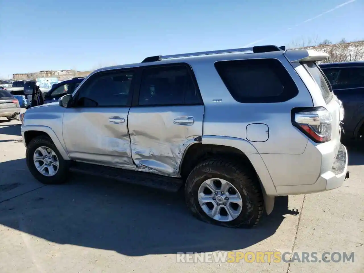 2 Photograph of a damaged car JTEMU5JR1N5995541 TOYOTA 4RUNNER 2022