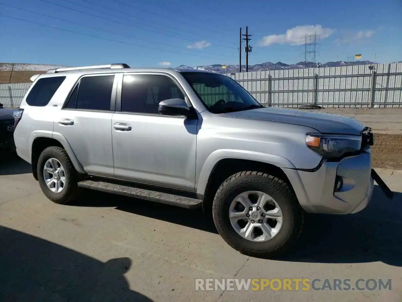 4 Photograph of a damaged car JTEMU5JR1N5995541 TOYOTA 4RUNNER 2022