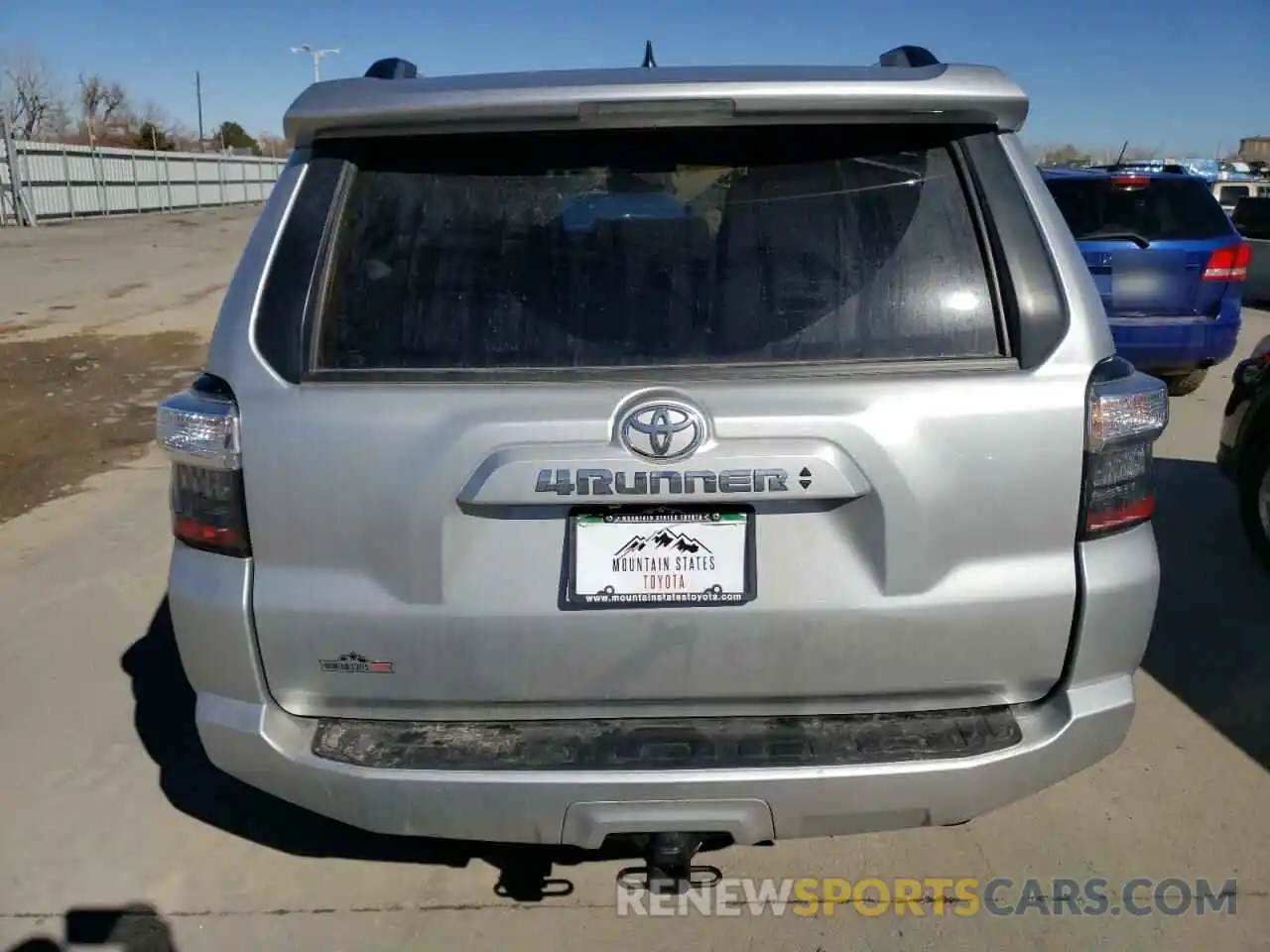 6 Photograph of a damaged car JTEMU5JR1N5995541 TOYOTA 4RUNNER 2022