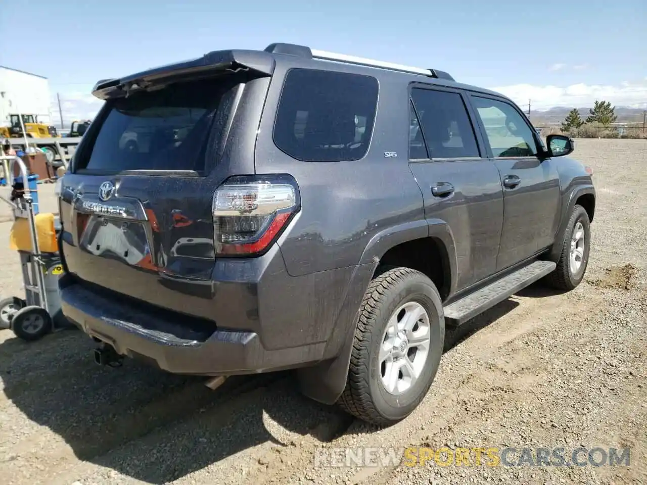 4 Photograph of a damaged car JTEMU5JR1N6015347 TOYOTA 4RUNNER 2022