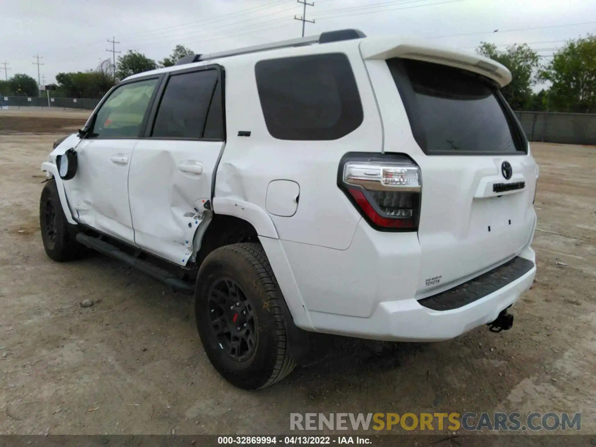 3 Photograph of a damaged car JTEMU5JR1N6035307 TOYOTA 4RUNNER 2022