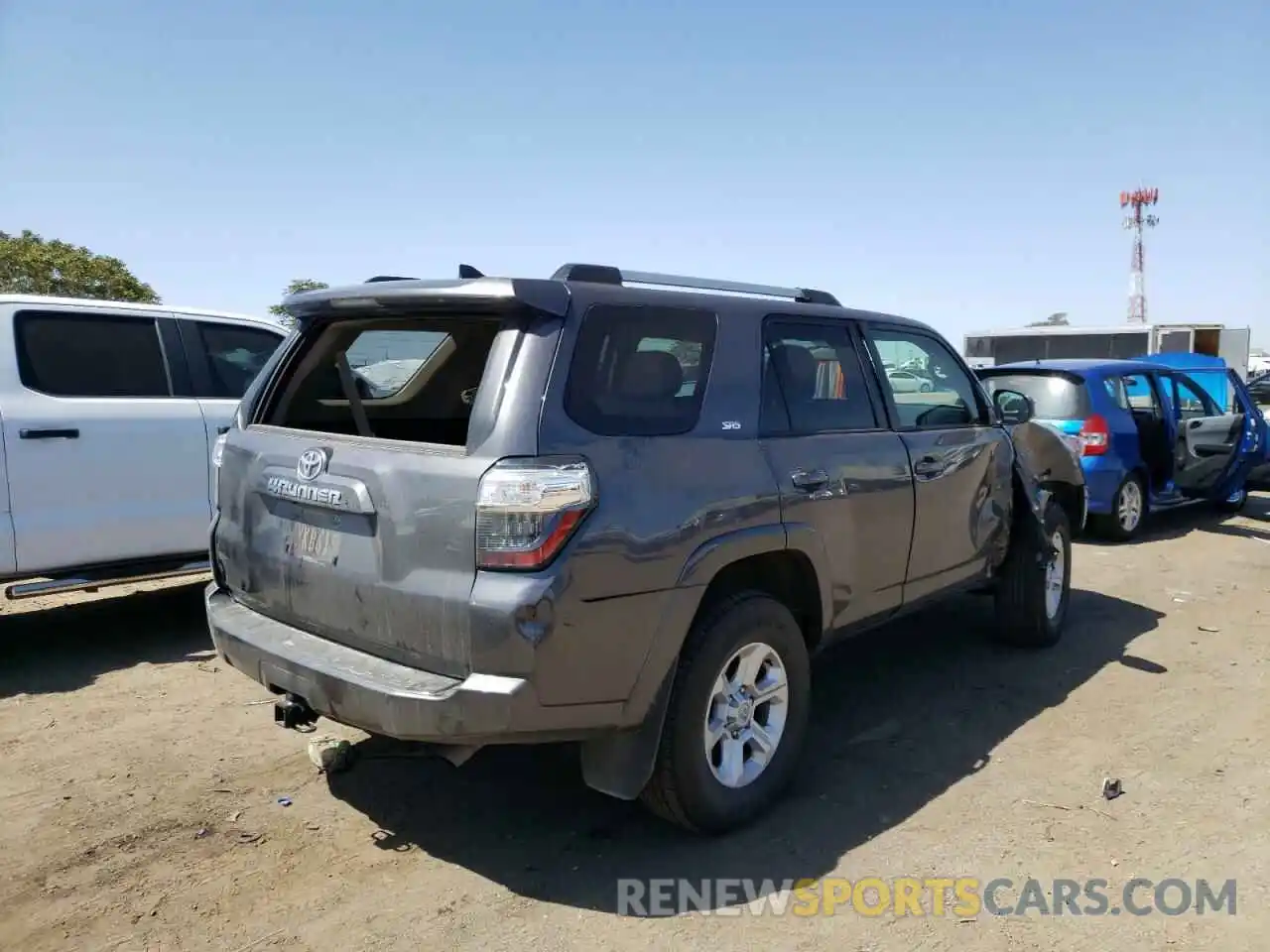 4 Photograph of a damaged car JTEMU5JR2N5995502 TOYOTA 4RUNNER 2022