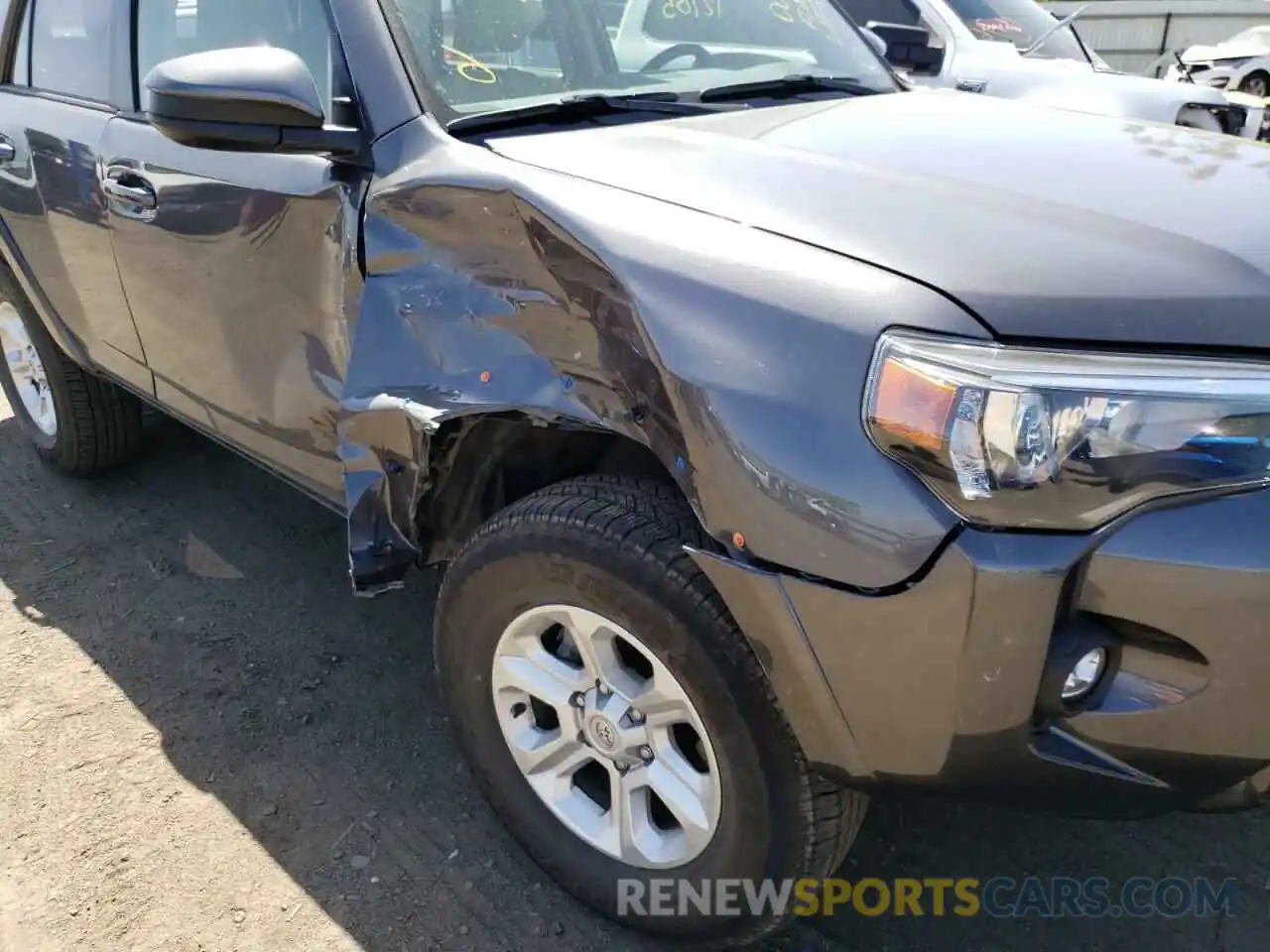 9 Photograph of a damaged car JTEMU5JR2N5995502 TOYOTA 4RUNNER 2022